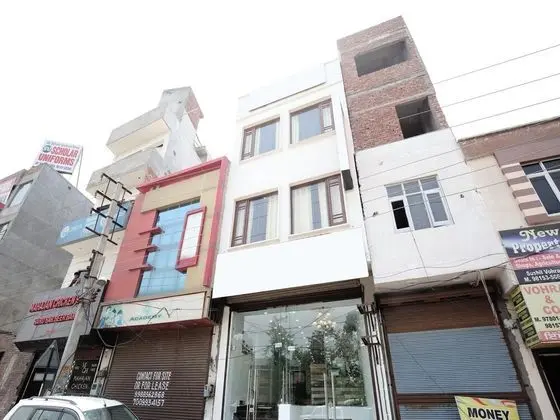 OYO 15652 Hotel 51