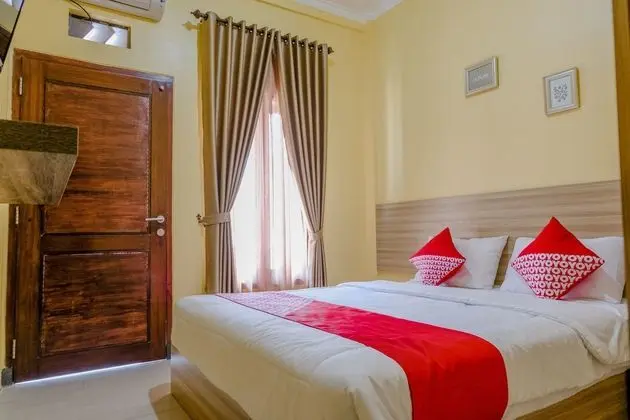 Oyo 1566 El Reyshi Family Residence