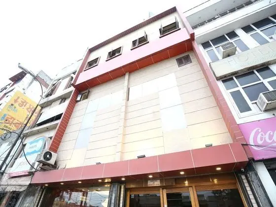 OYO 15667 Hotel Anand