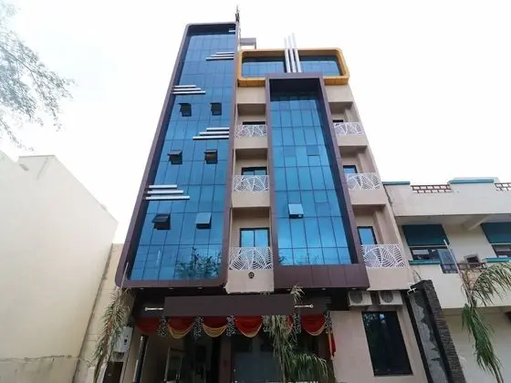 OYO 15671 Hotel Jalsa Dlx