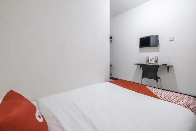 OYO 1568 Stasiun Ka Cirebon Guest House - Oda