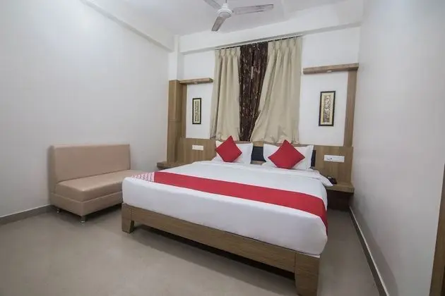 OYO 15700 Spectrum Residency - Oda