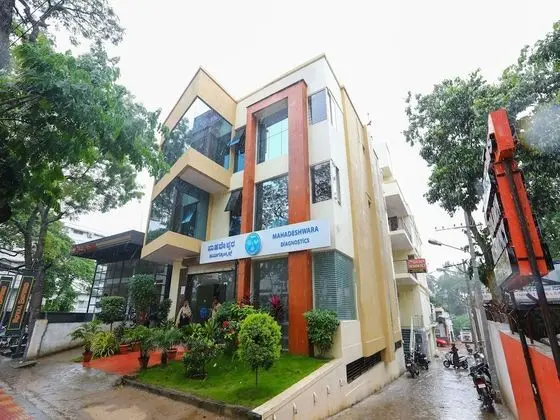 OYO 15725 Golden Residency
