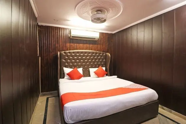 OYO 15763 Hotel Grand inn