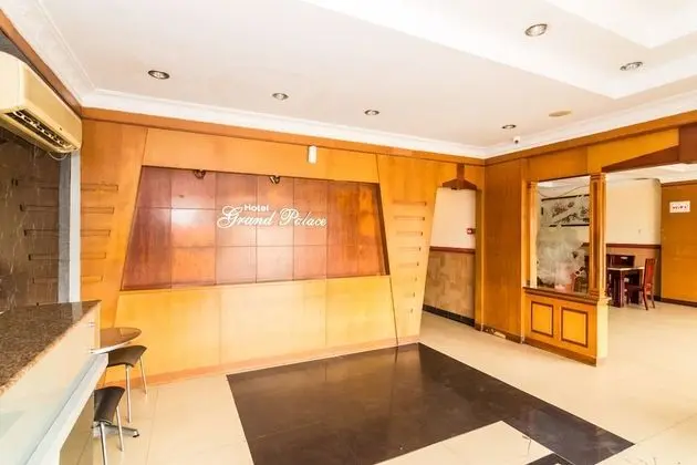 OYO 1581 Hotel Grand Palace - Lobi