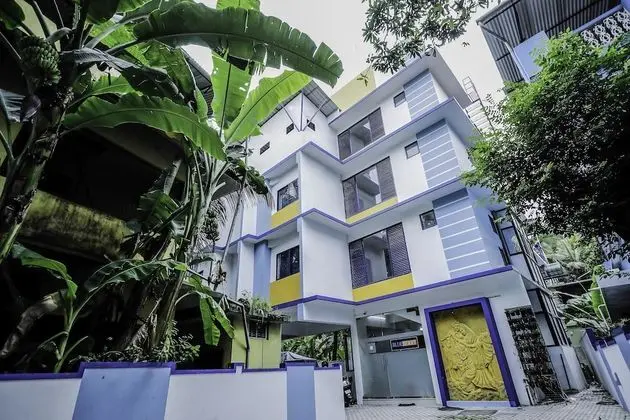 OYO 15825 Blue Berry Apartments