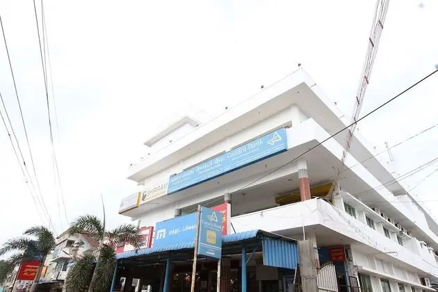 OYO 15850 K S Residency