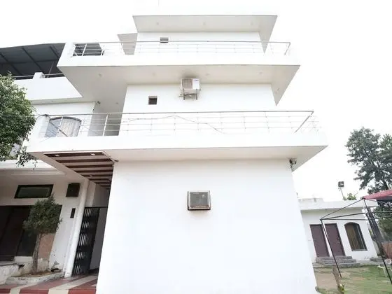 OYO 15996 Ma Resort