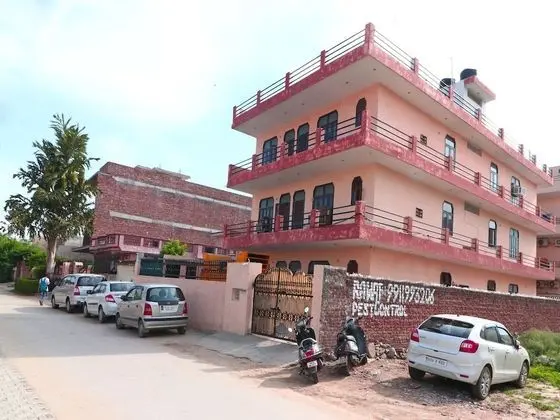 OYO 16146 Royal Guest House