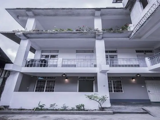 OYO 16152 Home Away Home - Dış Mekan