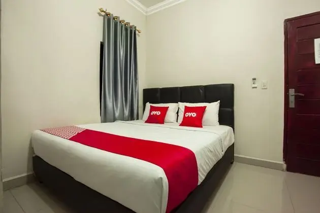 Oyo 1631 Hotel Apple