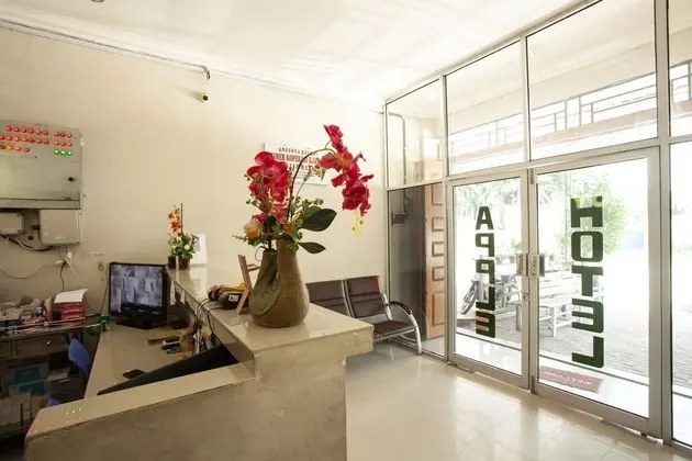 Oyo 1631 Hotel Apple - Lobi