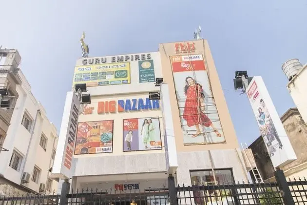 OYO 16340 Yellow Hotels