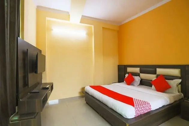 OYO 16362 Hotel National