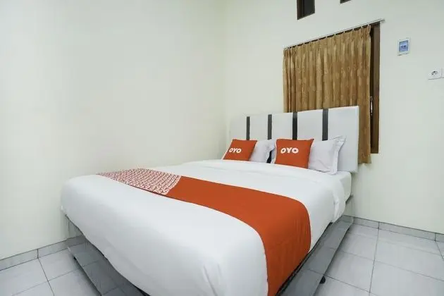 OYO 1642 Penginapan Anggrek Syariah 2