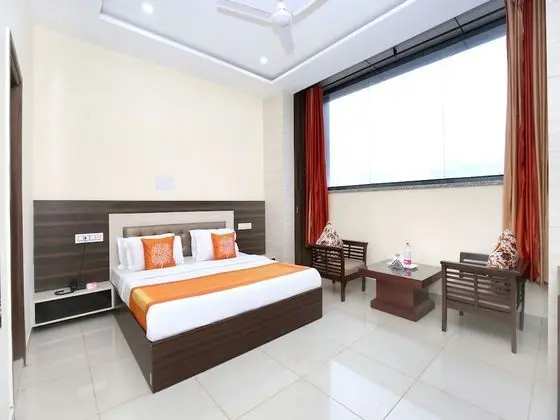 OYO 16443 Hotel Jb
