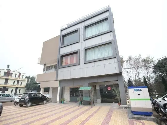 OYO 16443 Hotel Jb