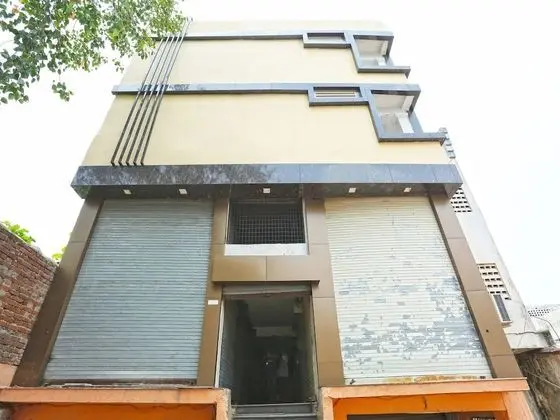 OYO 16472 Hotel Shree Balram International - Dış Mekan