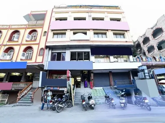 OYO 16533 Hotel Sudarshan