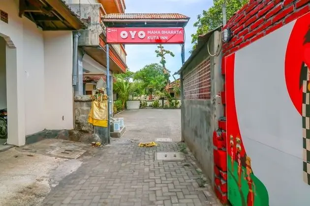 OYO 1654 Maha Bharata Kuta Inn - Dış Mekan
