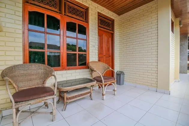 OYO 1654 Maha Bharata Kuta Inn - İç Mekan