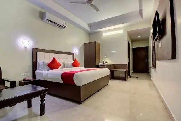 OYO 16579 Hotel Dream Palace