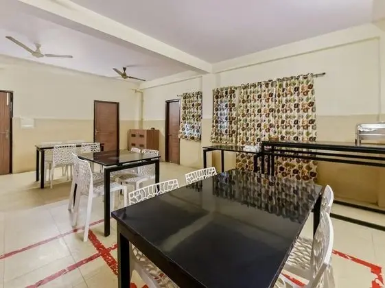 OYO 16642 Flagship Hotel Mahadev - Yerinde Yemek