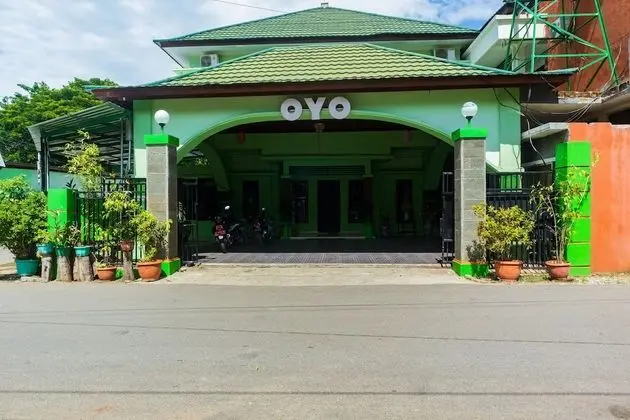 OYO 1682 Greenia Hotel - Dış Mekan