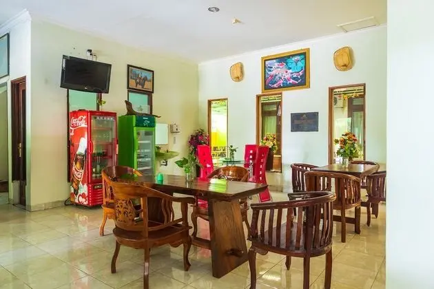 OYO 1682 Greenia Hotel - Yerinde Yemek