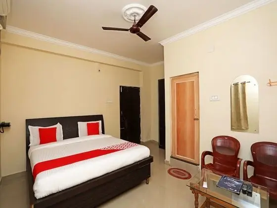 OYO 16821 Hotel Senapati Palace