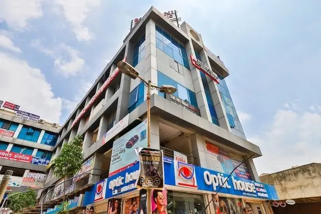 OYO 16849 Arya Corporate