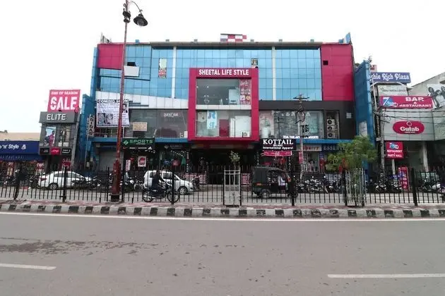 OYO 16905 The Rohtak Hyatt