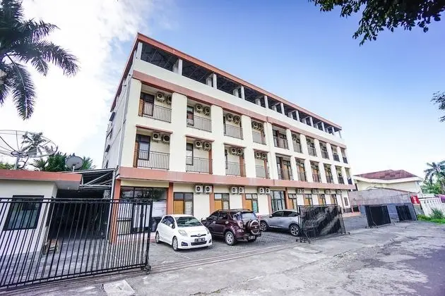 OYO 1693 Edward Residence Malalayang - Dış Mekan