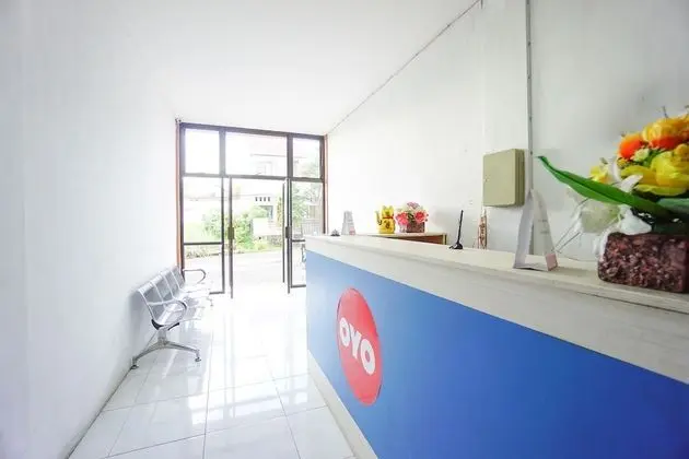 OYO 1693 Edward Residence Malalayang - Lobi