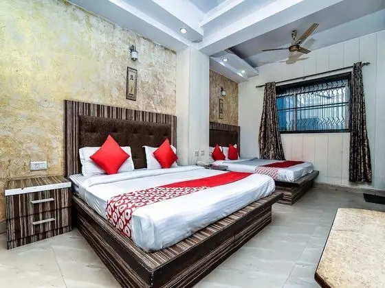 OYO 16933 Hotel Sunrize