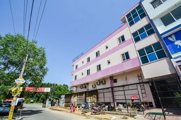 OYO 16940 Hotel Royal Murli - Dış Mekan
