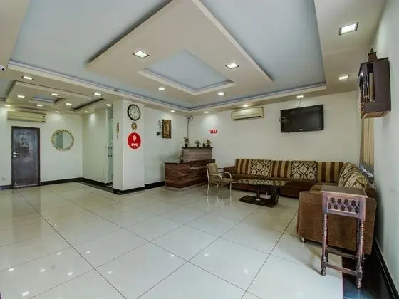 OYO 16974 Star Leaf - Lobi