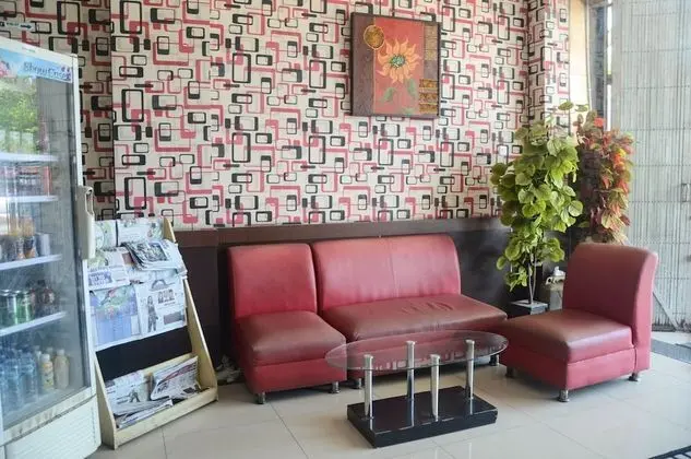 OYO 1702 Harmoni Inn Makassar - Lobi