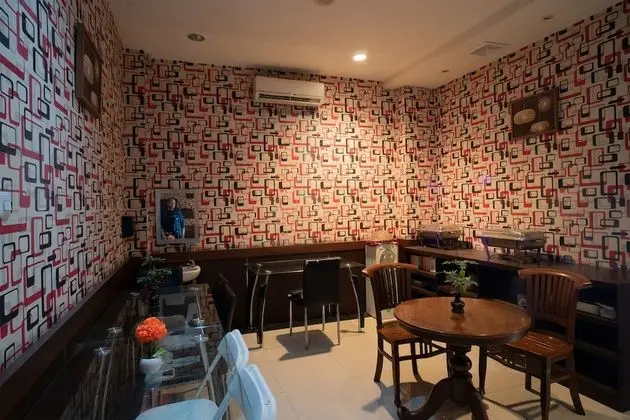 OYO 1702 Harmoni Inn Makassar - Yerinde Yemek