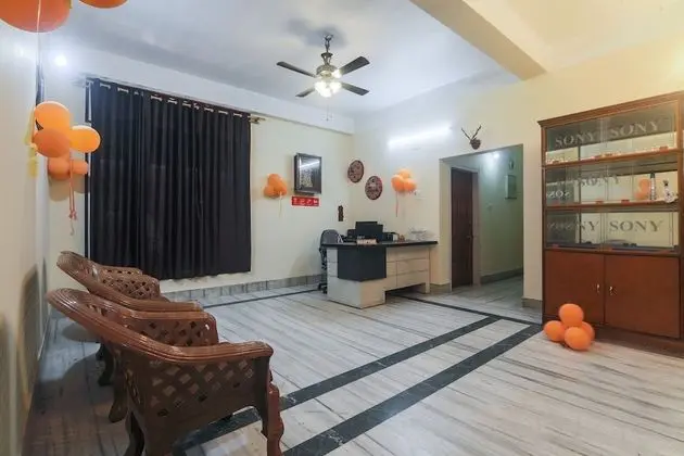OYO 17077 Elegant Guest House - Lobi