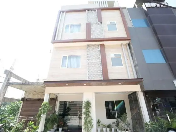 OYO 17084 Hotel Grand Orchid