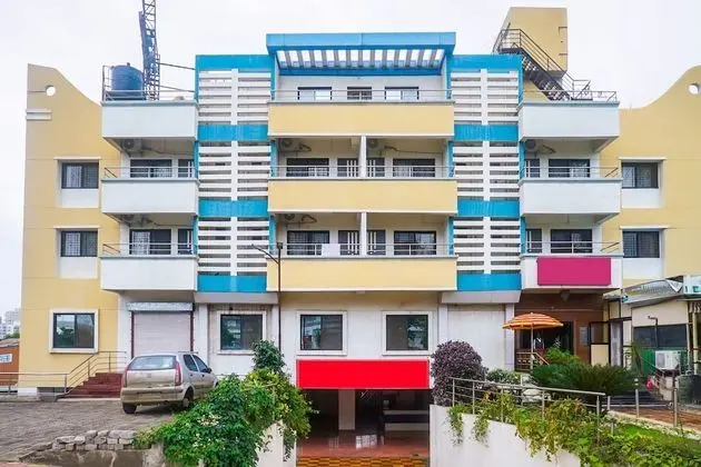 OYO 17121 Hotel Yashraj Inn