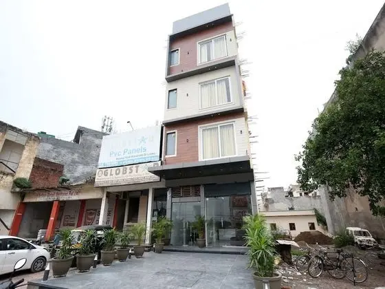 OYO 17199 Hotel Clg Grand