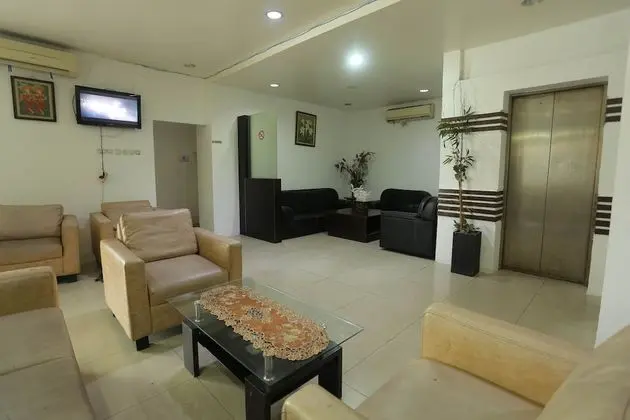 OYO 1724 Hotel Sembilan Sembilan - Lobi