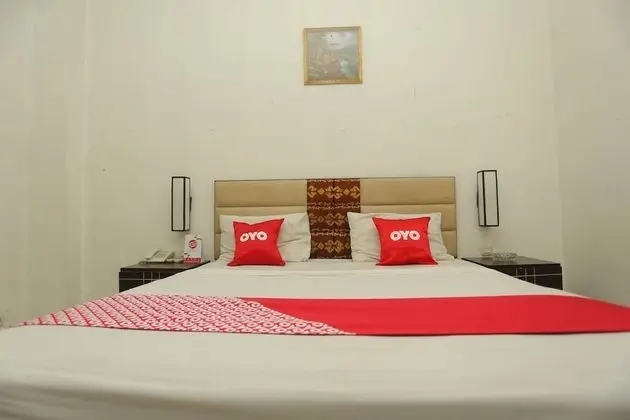 OYO 1724 Hotel Sembilan Sembilan - Oda