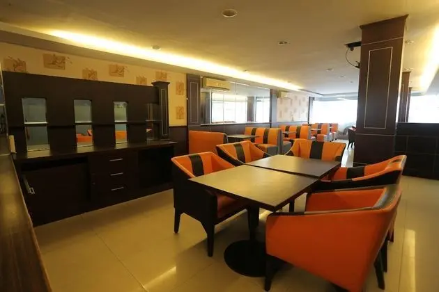 OYO 1724 Hotel Sembilan Sembilan - Yerinde Yemek