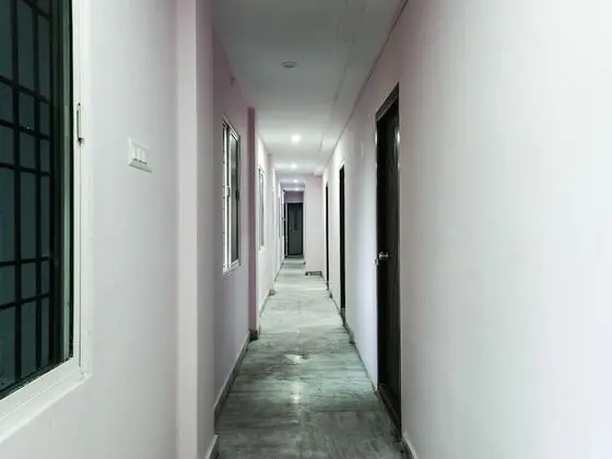 OYO 17302 Yugis Vedhika Hotel - İç Mekan