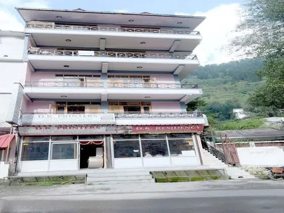 OYO 17358 D K Residency - Dış Mekan