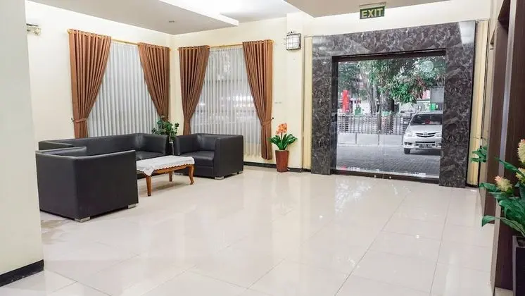 OYO 1740 Tekmira Residence Supratman Syariah - Lobi