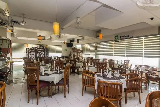 OYO 1771 Zeke Hotel - Yerinde Yemek